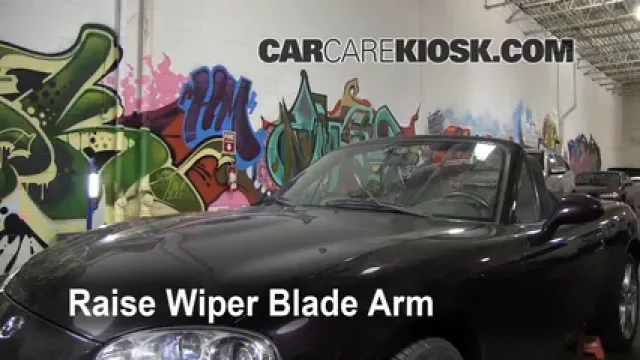 2005 Mazda Miata LS 1.8L 4 Cyl. Escobillas de limpiaparabrisas delantero Cambiar escobillas de limpiaparabrisas